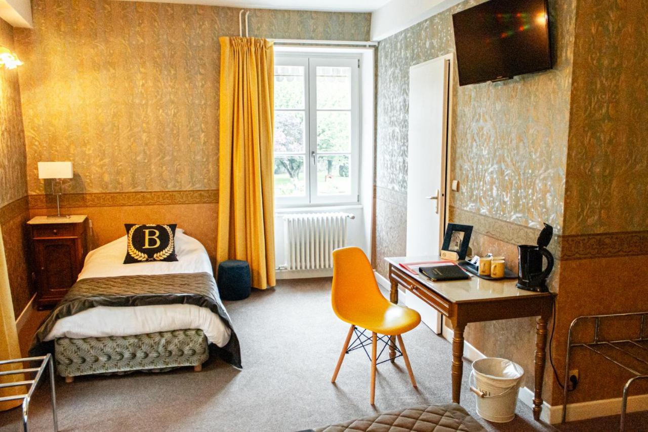 Crémieu Hotel Le Baron מראה חיצוני תמונה