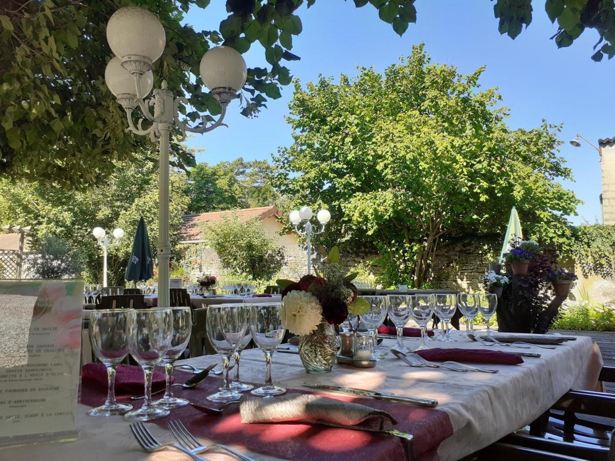 Crémieu Hotel Le Baron מראה חיצוני תמונה