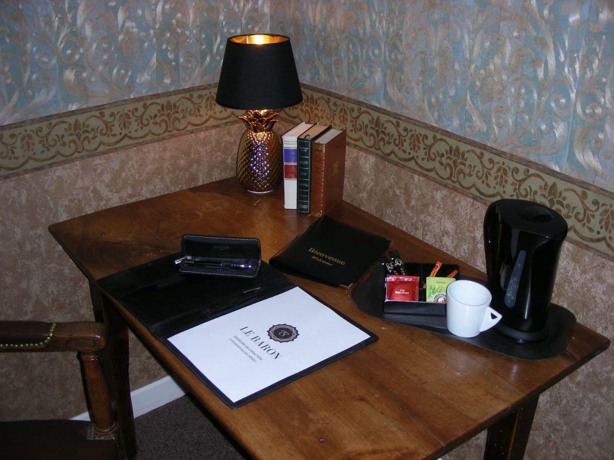 Crémieu Hotel Le Baron מראה חיצוני תמונה