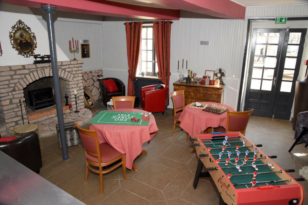 Crémieu Hotel Le Baron מראה חיצוני תמונה